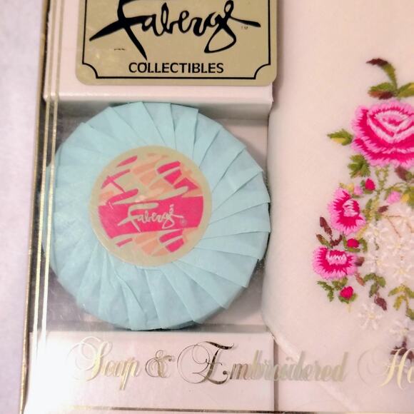 Faberge Soap & Floral Embroidered Handkerchief Collectible Box Set NEW Vintage - Picture 2 of 4